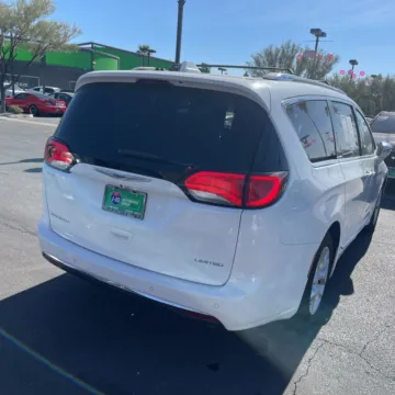 More photos of 2019 Chrysler Pacifica Limited at Indy Auto Man, IN