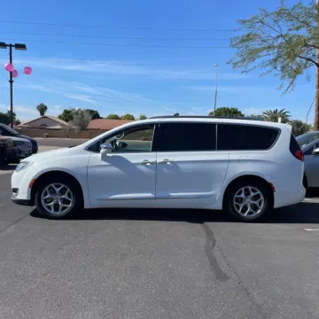 More photos of 2019 Chrysler Pacifica Limited at Indy Auto Man, IN