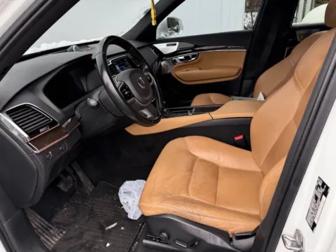 More photos of 2018 Volvo XC90 T6 Momentum at Indy Auto Man, IN