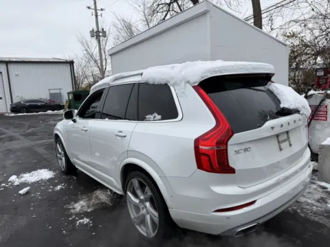 More photos of 2018 Volvo XC90 T6 Momentum at Indy Auto Man - Indianapolis, IN