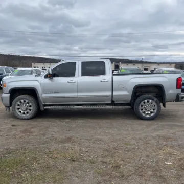 More photos of 2018 GMC Sierra 2500HD Denali at Indy Auto Man, IN