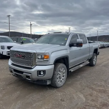 Photos of 2018 GMC Sierra 2500HD Denali for sale in Indianapolis, IN at Indy Auto Man - Indianapolis