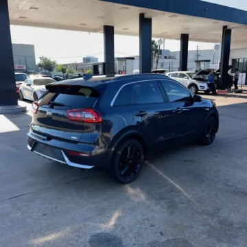More photos of 2018 Kia Niro EX at Indy Auto Man, IN