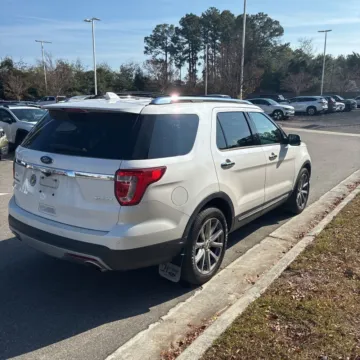 More photos of 2017 Ford Explorer Limited at Indy Auto Man - Indianapolis, IN