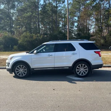 More photos of 2017 Ford Explorer Limited at Indy Auto Man - Indianapolis, IN