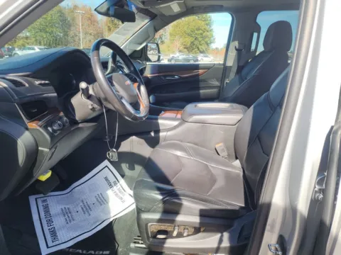 More photos of 2018 Cadillac Escalade Premium Luxury at Indy Auto Man, IN