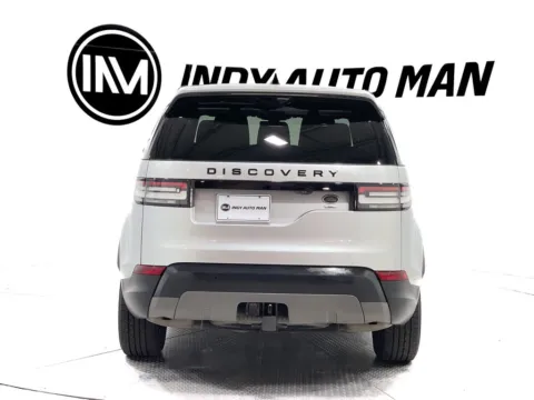 More photos of 2018 Land Rover Discovery SE at Indy Auto Man, IN