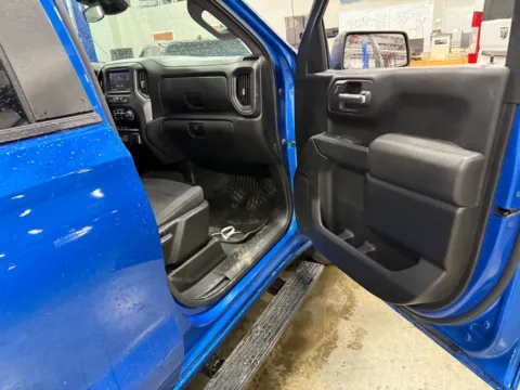 More photos of 2022 Chevrolet Silverado 1500 Custom at Indy Auto Man, IN