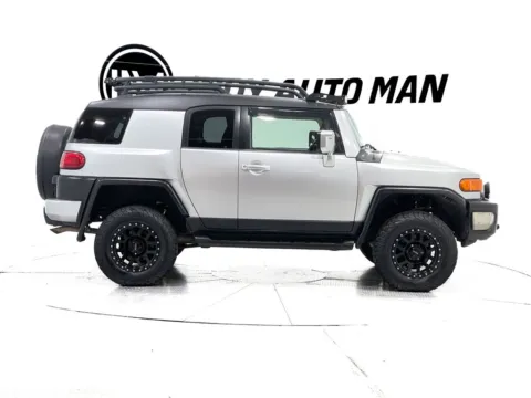 Another view of 2007 Toyota FJ Cruiser for sale in Indianapolis, IN at Indy Auto Man