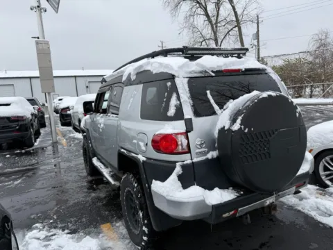 More photos of 2007 Toyota FJ Cruiser at Indy Auto Man, IN
