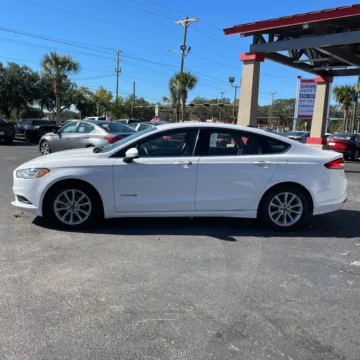 More photos of 2017 Ford Fusion Hybrid SE at Indy Auto Man - Indianapolis, IN