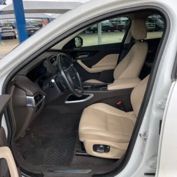 More photos of 2019 Jaguar F-PACE 30t Prestige at Indy Auto Man, IN