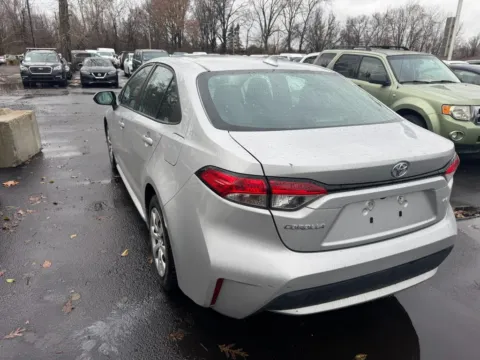 More photos of 2021 Toyota Corolla LE at Indy Auto Man, IN