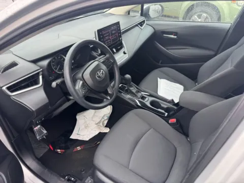 More photos of 2021 Toyota Corolla LE at Indy Auto Man - Indianapolis, IN