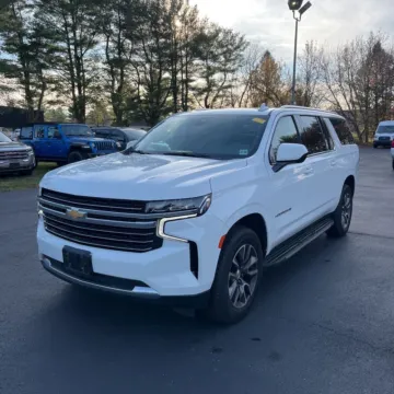 Photos of 2021 Chevrolet Suburban LT for sale in Indianapolis, IN at Indy Auto Man - Indianapolis