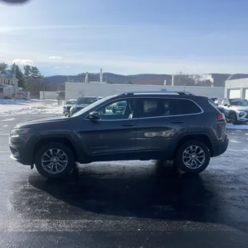 More photos of 2020 Jeep Cherokee Latitude Plus at Indy Auto Man, IN