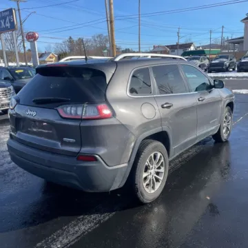 More photos of 2020 Jeep Cherokee Latitude Plus at Indy Auto Man - Indianapolis, IN