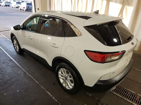 More photos of 2022 Ford Escape Hybrid SE at Indy Auto Man, IN