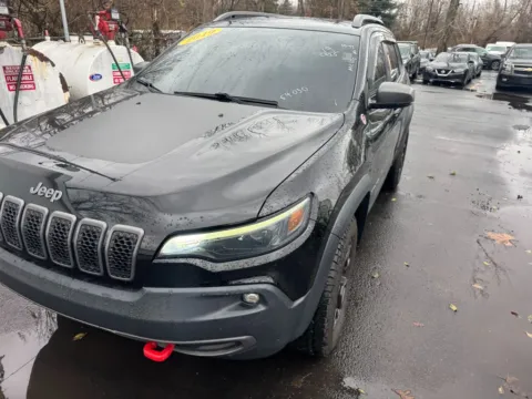 Photos of 2019 Jeep Cherokee Trailhawk for sale in Indianapolis, IN at Indy Auto Man