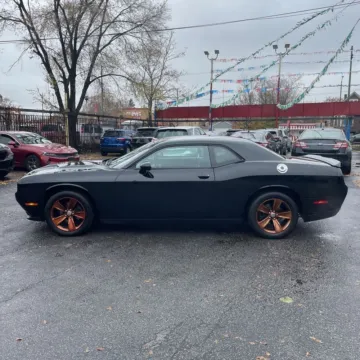More photos of 2019 Dodge Challenger SXT at Indy Auto Man, IN