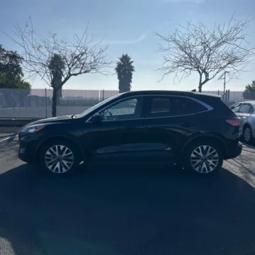 More photos of 2020 Ford Escape Titanium Hybrid at Indy Auto Man, IN