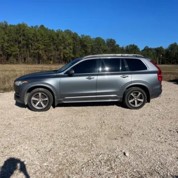 More photos of 2017 Volvo XC90 T5 Momentum at Indy Auto Man, IN