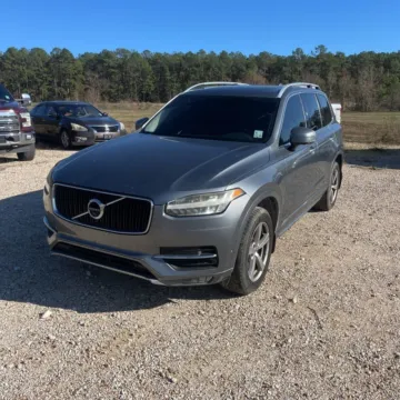 Photos of 2017 Volvo XC90 T5 Momentum for sale in Indianapolis, IN at Indy Auto Man - Indianapolis