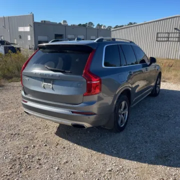 More photos of 2017 Volvo XC90 T5 Momentum at Indy Auto Man - Indianapolis, IN