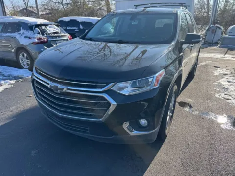 Photos of 2019 Chevrolet Traverse LT Cloth w/1LT for sale in Indianapolis, IN at Indy Auto Man - Indianapolis