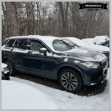 Blue 2022 Volvo XC90 T6 Momentum for sale in Indianapolis, IN