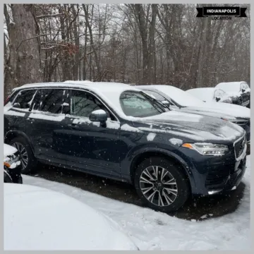 Blue 2022 Volvo XC90 T6 Momentum for sale in Indianapolis, IN