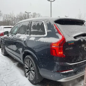 Another view of 2022 Volvo XC90 T6 Momentum for sale in Indianapolis, IN at Indy Auto Man