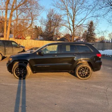 Photos of 2020 Jeep Grand Cherokee Altitude for sale in Indianapolis, IN at Indy Auto Man