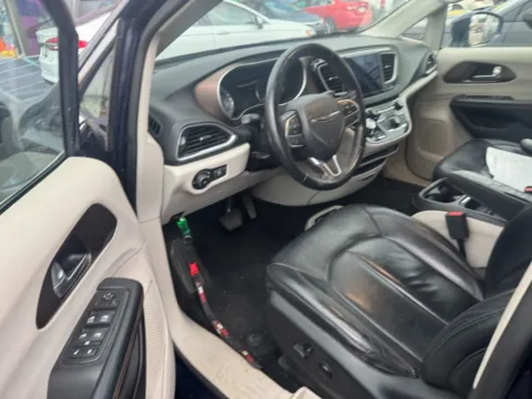 More photos of 2017 Chrysler Pacifica Touring L at Indy Auto Man - Indianapolis, IN