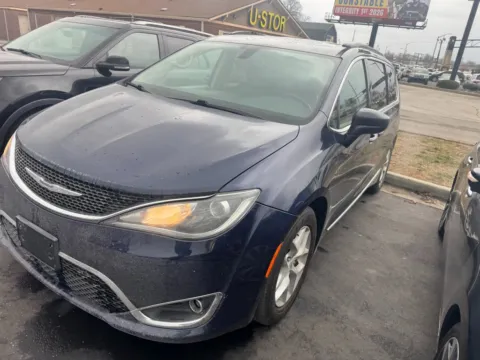 Photos of 2017 Chrysler Pacifica Touring L for sale in Indianapolis, IN at Indy Auto Man - Indianapolis