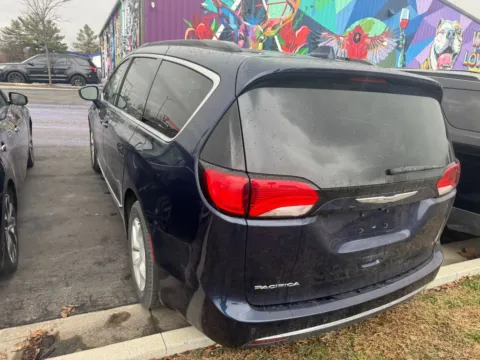 Another view of 2017 Chrysler Pacifica Touring L for sale in Indianapolis, IN at Indy Auto Man - Indianapolis