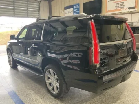 More photos of 2017 Cadillac Escalade ESV Luxury at Indy Auto Man, IN