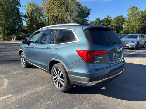 More photos of 2016 Honda Pilot Elite at Indy Auto Man, IN