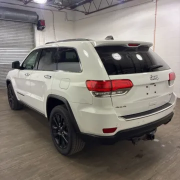 More photos of 2017 Jeep Grand Cherokee Limited at Indy Auto Man, IN