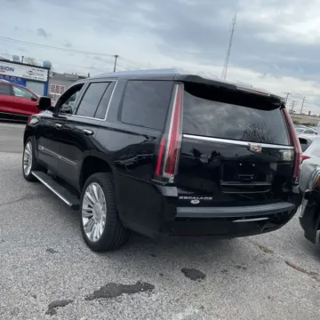 More photos of 2017 Cadillac Escalade Platinum Edition at Indy Auto Man, IN