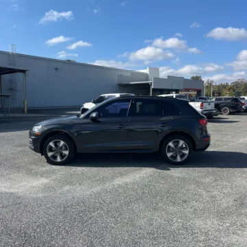 More photos of 2020 Audi Q5 45 Premium quattro at Indy Auto Man - Indianapolis, IN