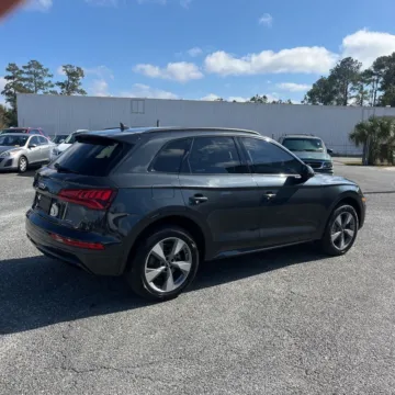 More photos of 2020 Audi Q5 45 Premium quattro at Indy Auto Man, IN