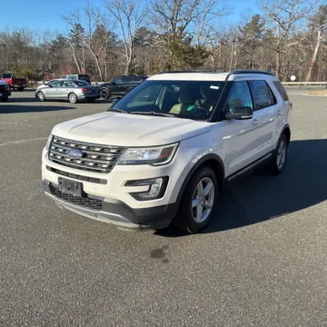 Photos of 2016 Ford Explorer XLT for sale in Indianapolis, IN at Indy Auto Man - Indianapolis