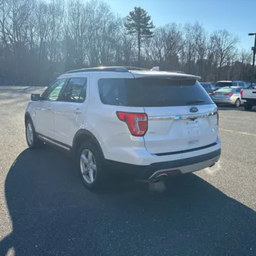 More photos of 2016 Ford Explorer XLT at Indy Auto Man - Indianapolis, IN