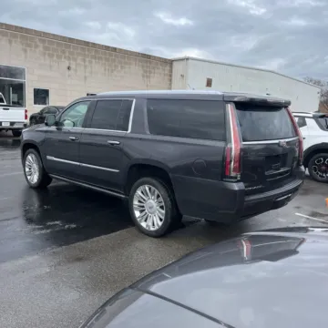 More photos of 2018 Cadillac Escalade ESV Platinum Edition at Indy Auto Man, IN