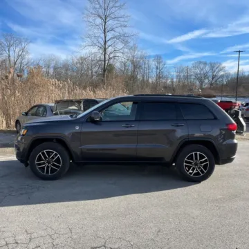 More photos of 2021 Jeep Grand Cherokee Trailhawk at Indy Auto Man, IN