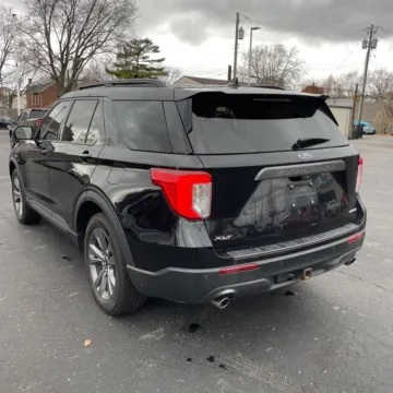 More photos of 2021 Ford Explorer XLT at Indy Auto Man - Indianapolis, IN