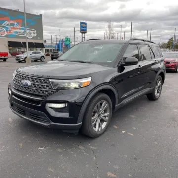 Photos of 2021 Ford Explorer XLT for sale in Indianapolis, IN at Indy Auto Man - Indianapolis