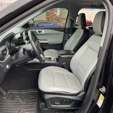 More photos of 2021 Ford Explorer XLT at Indy Auto Man - Indianapolis, IN