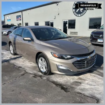 Gray 2022 Chevrolet Malibu LT for sale in Indianapolis, IN